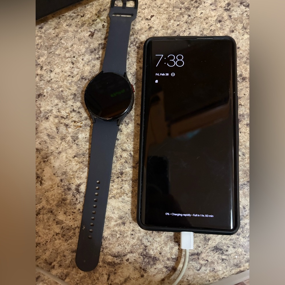 Google Pixel 7 Pro & Samsung Galaxy Watch